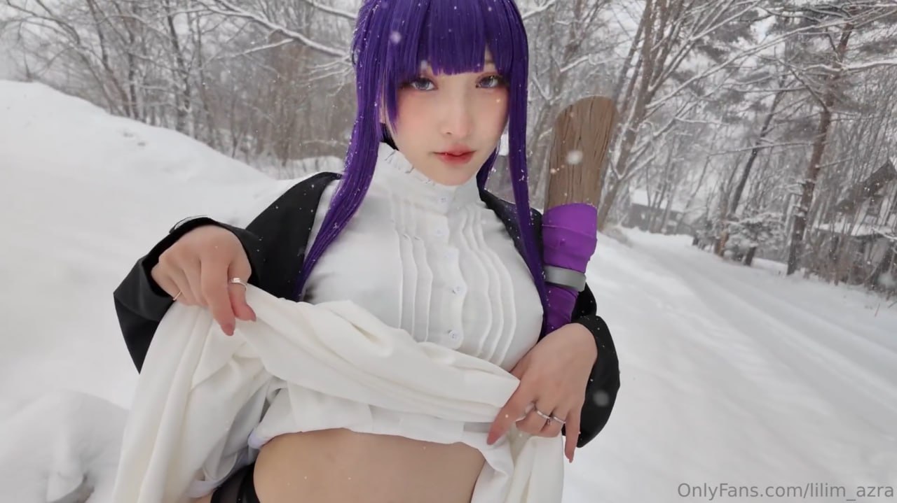 捷克少女享受肛门玩具。
